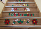 今年もクリスマスの階段アート　気分が上がります